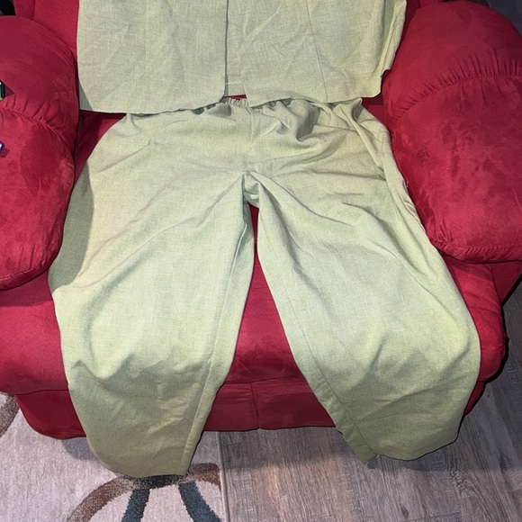 Main St. Classics short sleeve pantsuit size A8 100% polyester - Picture 11 of 12